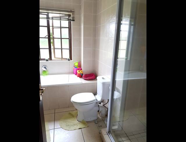 2 BEDROOM FLAT RENTED IN CLIFTON HILL ESTATE